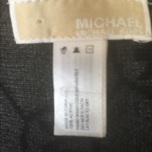 AUTHENTIC MICHAEL KORS SCARF 🧣 - Picture 5 of 5